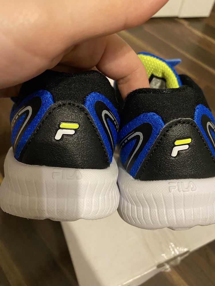 Продам кросівки на хлопчика Fila оригінал 33 розмір