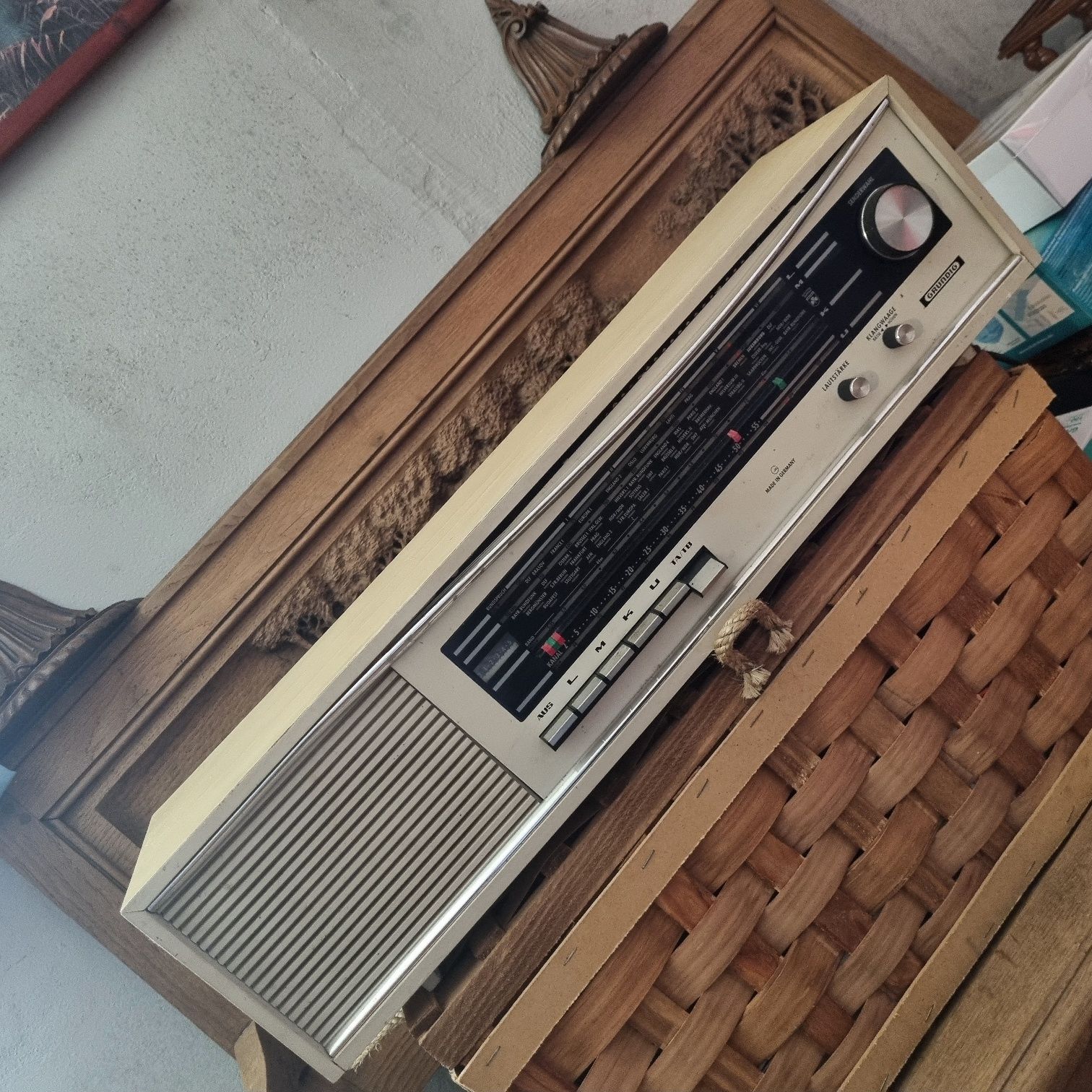 Rádio vintage em funcionamento