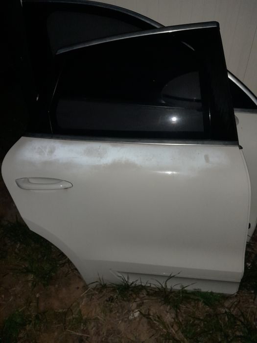 Porsche macan drzwi tylne prawe ramka klamka szyba kompletne moduł