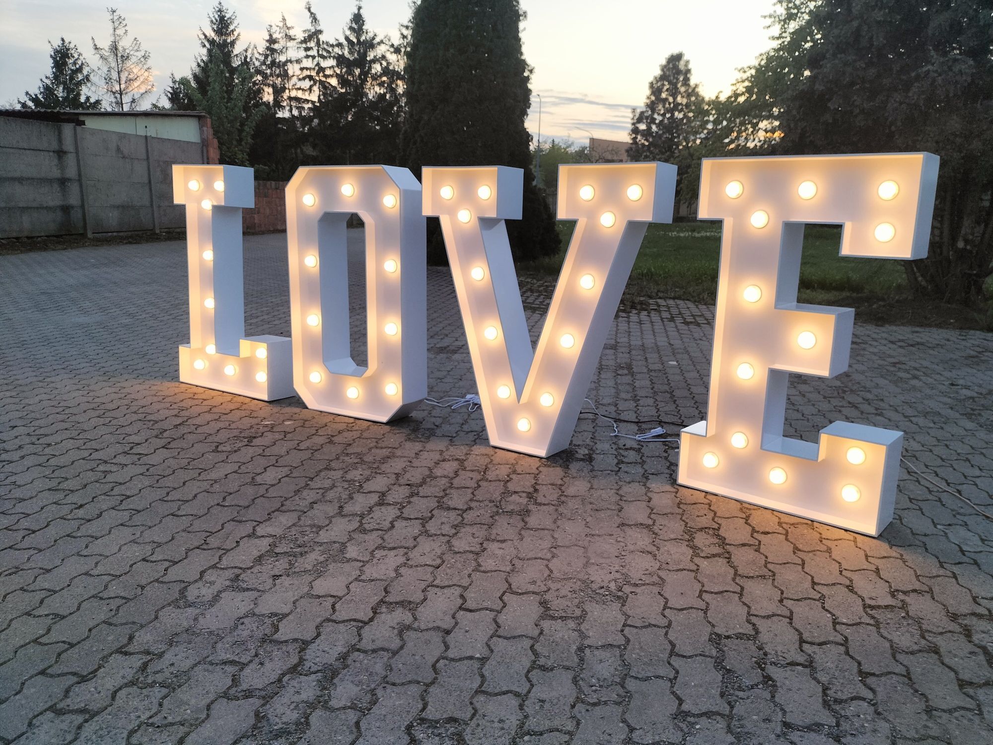 LOVE napis podświetlany love żarówkowe