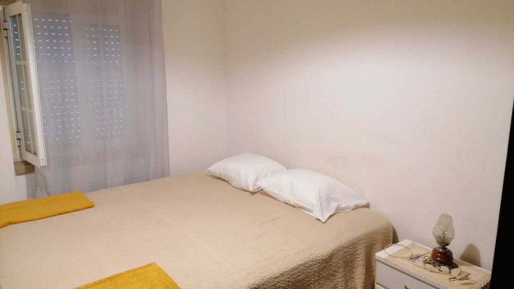 Quarto para casal e ou 2 pessoas no centro de Portimão