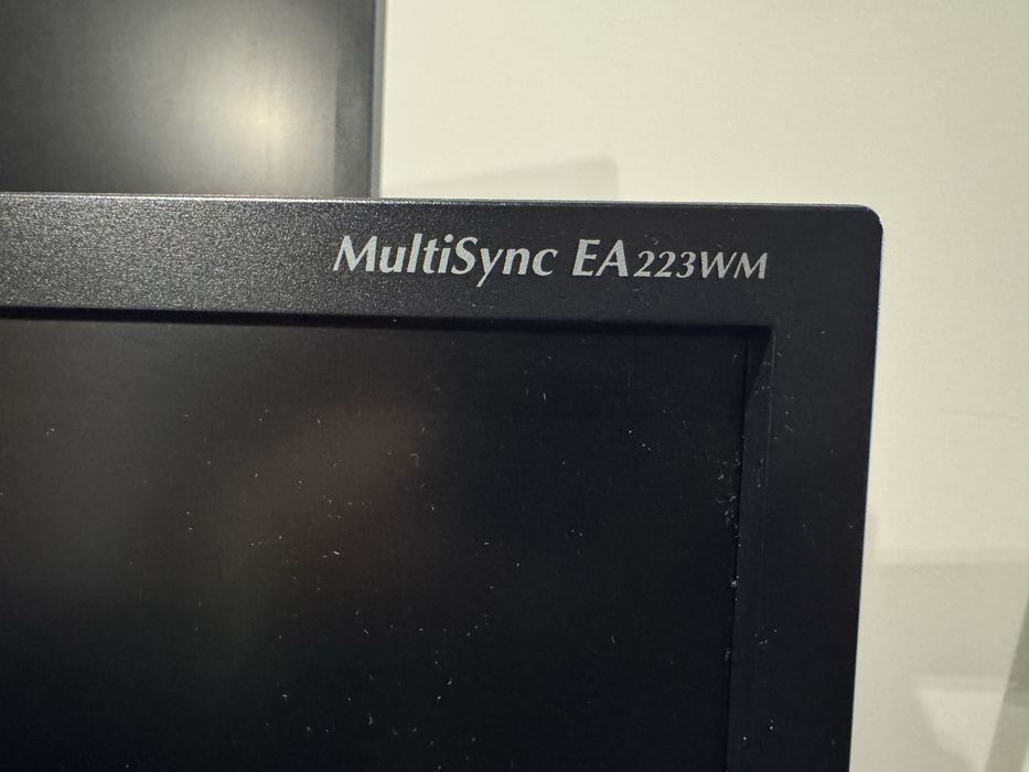 Monitory LED 3xNEC/1xLG