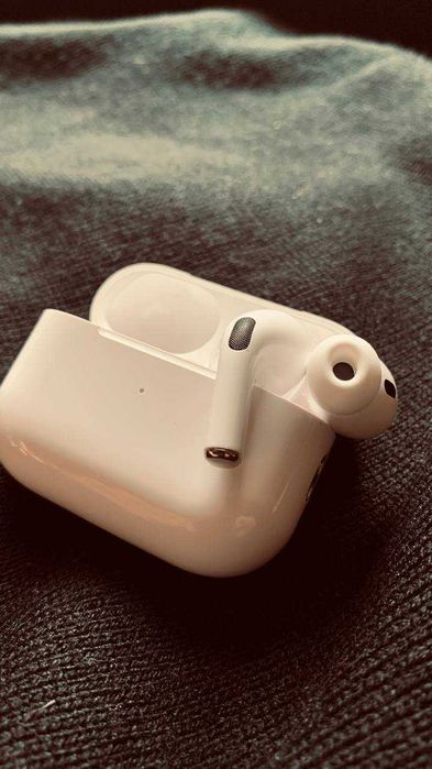 Продам оригінальні. airpods pro 2 як нові