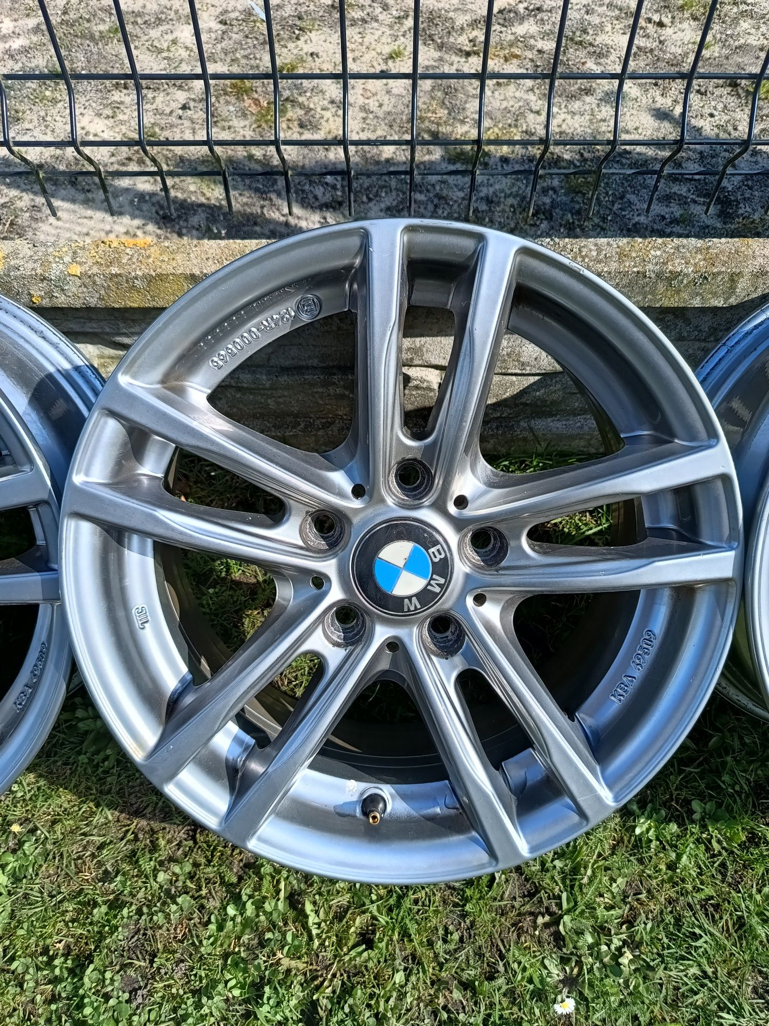 Felgi aluminiowe 16 " 5x120 BMW 3 F30 1 F20 Uniwhels