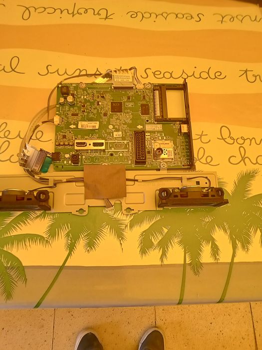 Vários componentes para televisores LG