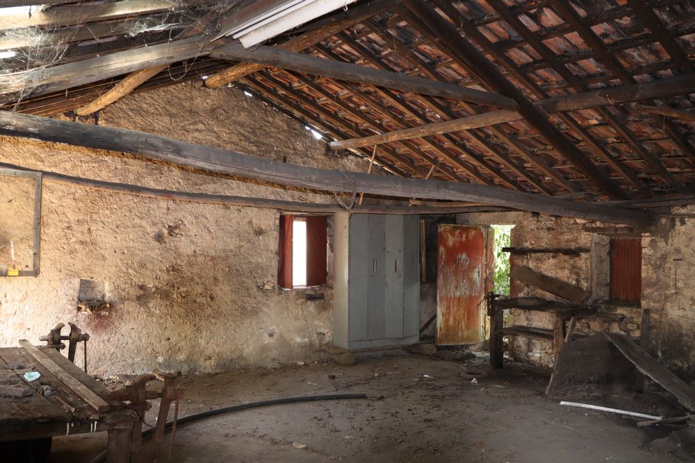 Vende-se casa antiga Ferreira do Zezere