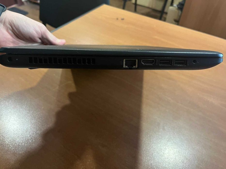 Ноутбук HP 15-bs507ur 120 Гб SSD;500Gb,i3 6006U, 8Гб DDR4,Radeon 520