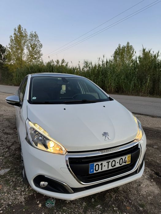 Peugeot 208 1.6Hdi único dono 120mil km
