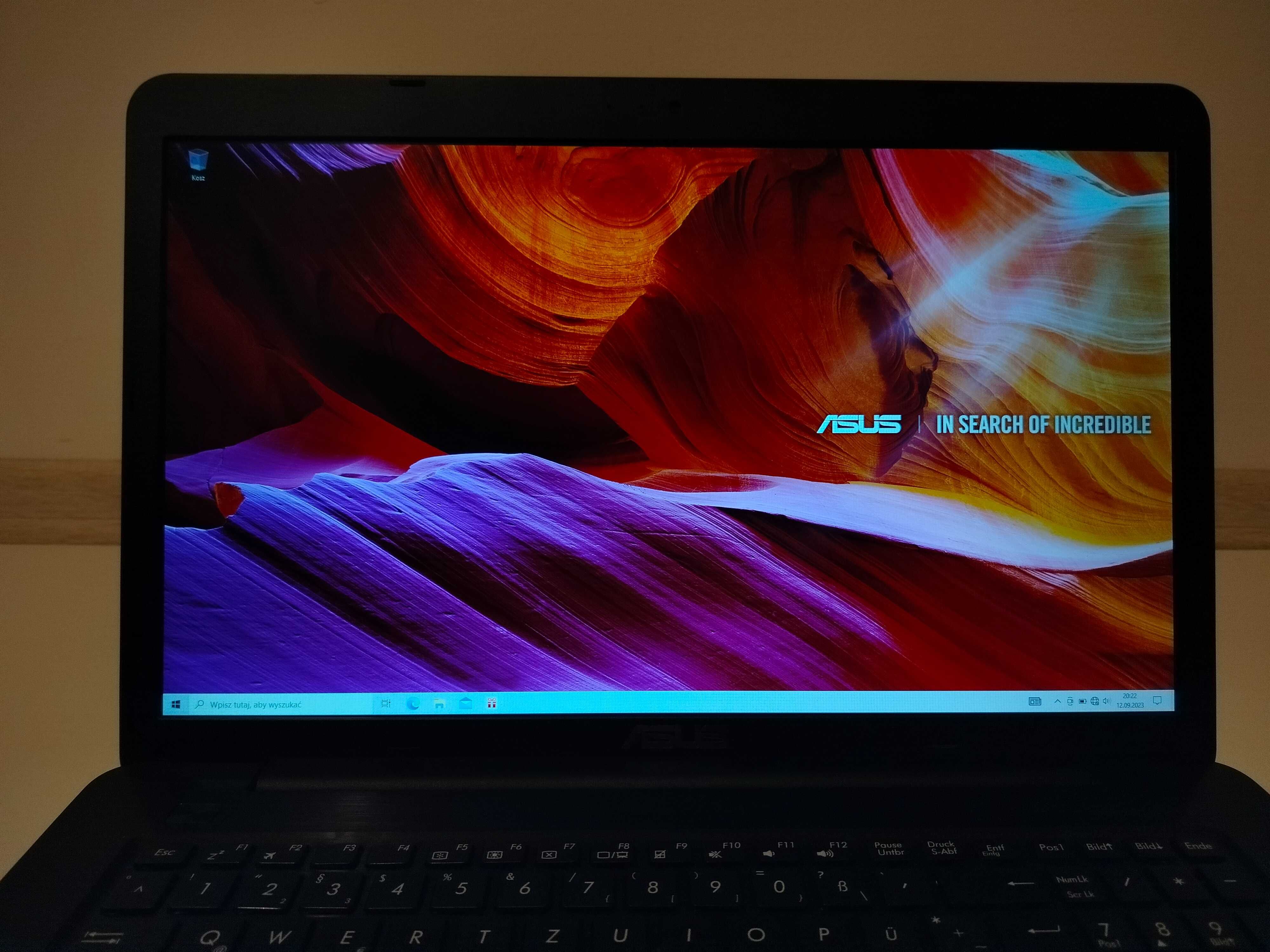 Laptop ASUS R753U