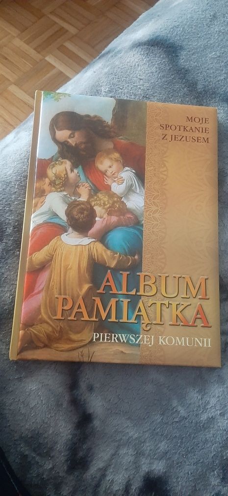 Album pamiątka pierwszej komunii