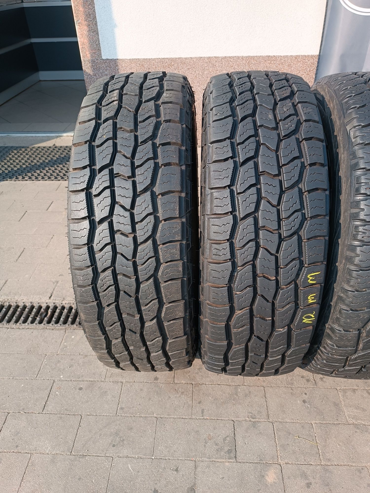 245/70R17 COOPER DISCOVERER AT 3  komplet opon