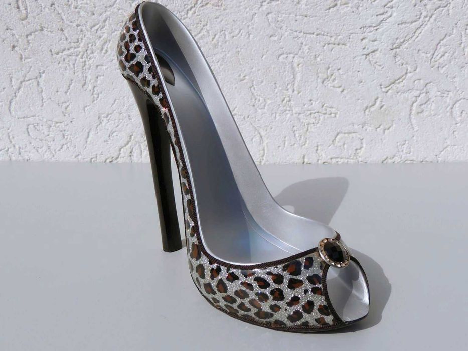 Elegancki ceramiczny but roz 43