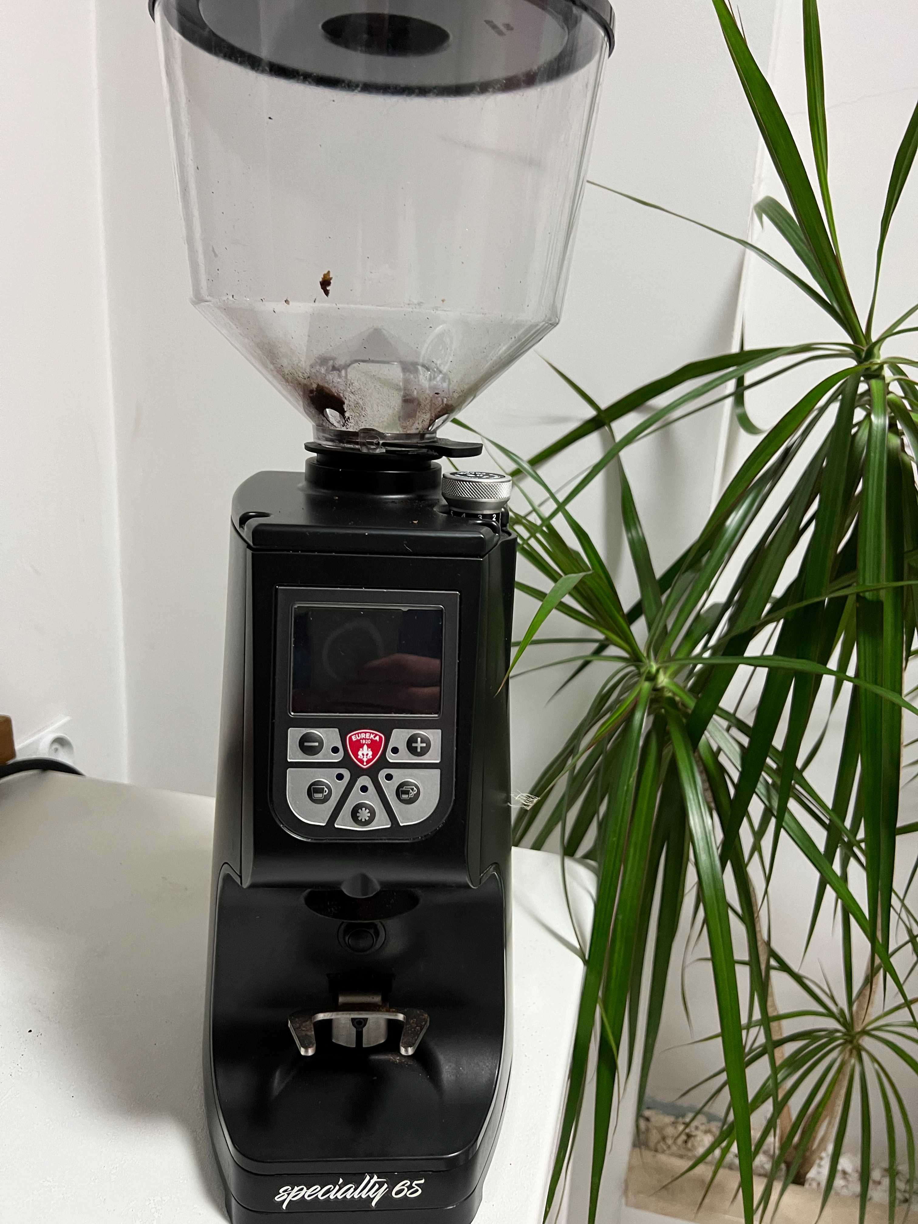 expres do kawy Conti X-ONE 2G z młynkiem do kawy Eureka specjally 65