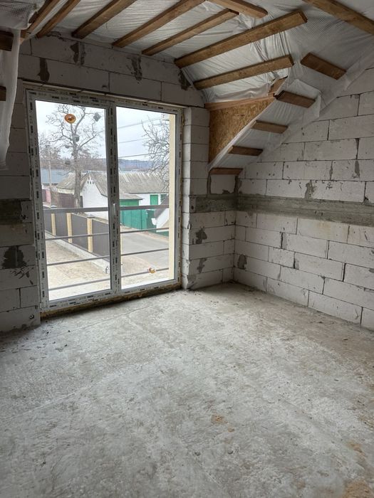 Таунхаус з виходом до озера;Лівий берег, с.Гнідин; на території басейн