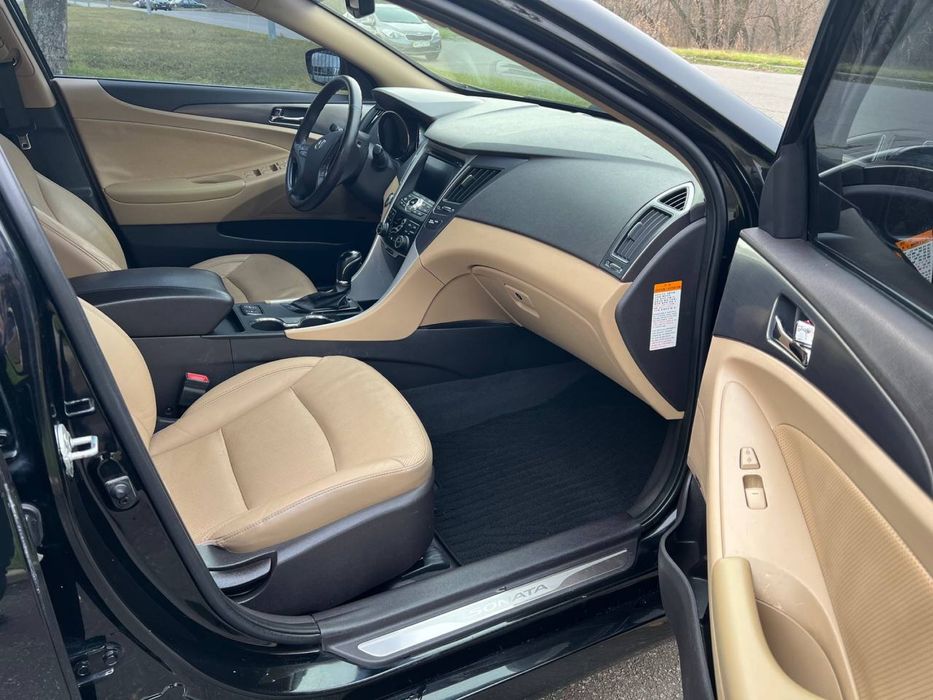 Hyundai Sonata Hybrid 2.4 • 2013 рік • Максимальна комплектація