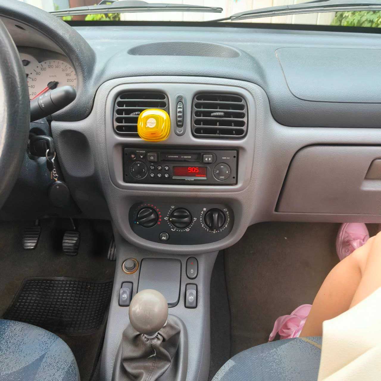 Renault Clio Symbol 2001