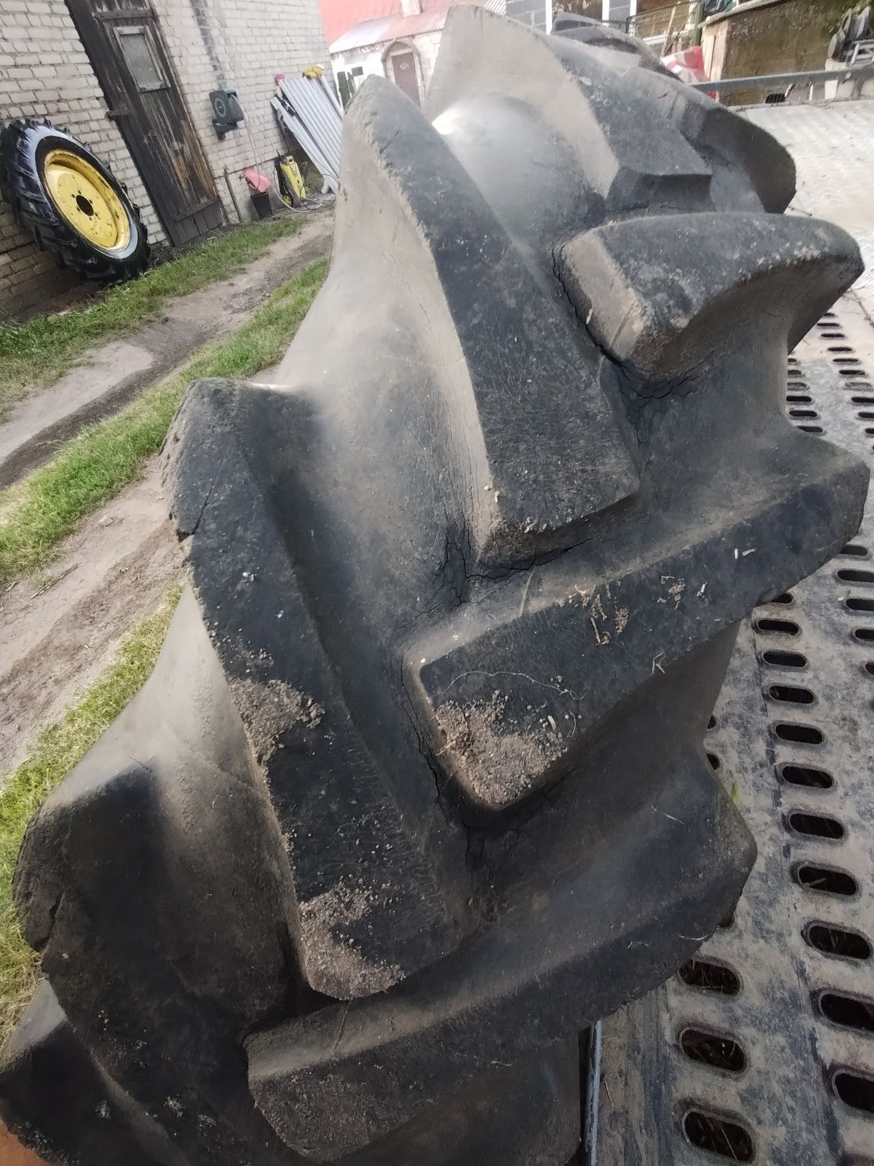 Koła opony 12.4-28 Massey Ferguson John Deere Fendt