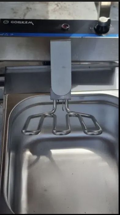 Чебуречниця , фретюрниця.Gorkem