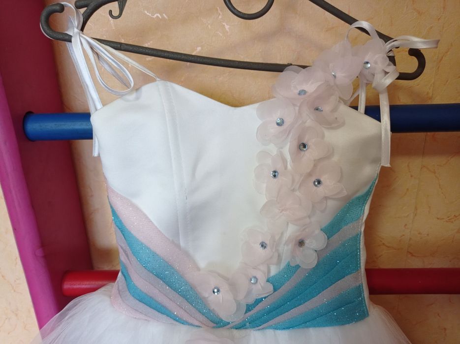 Платье для девочки Бело-розовое с голубым