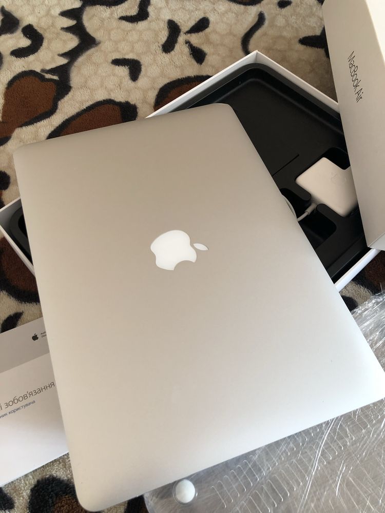Macbook Air i7проц 8 опера без нюансів