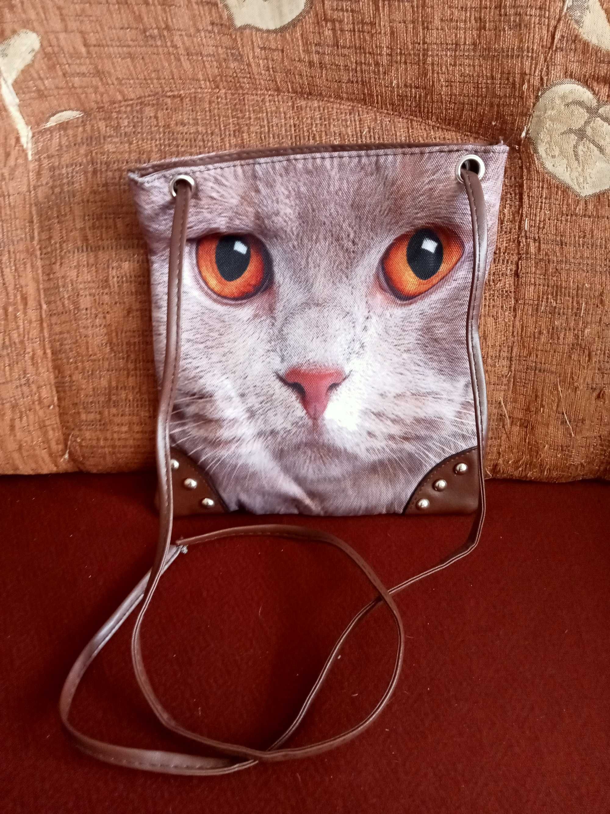 Piękna torebka dla dziewczynki z kotkiem.