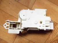 Blokada drzwi z pralki automatycznej Electrolux EWT 1012