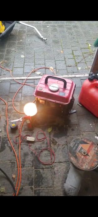 Agregat prądotwórczy 800W nie używany nowe części . Wyjście na DC 8 A