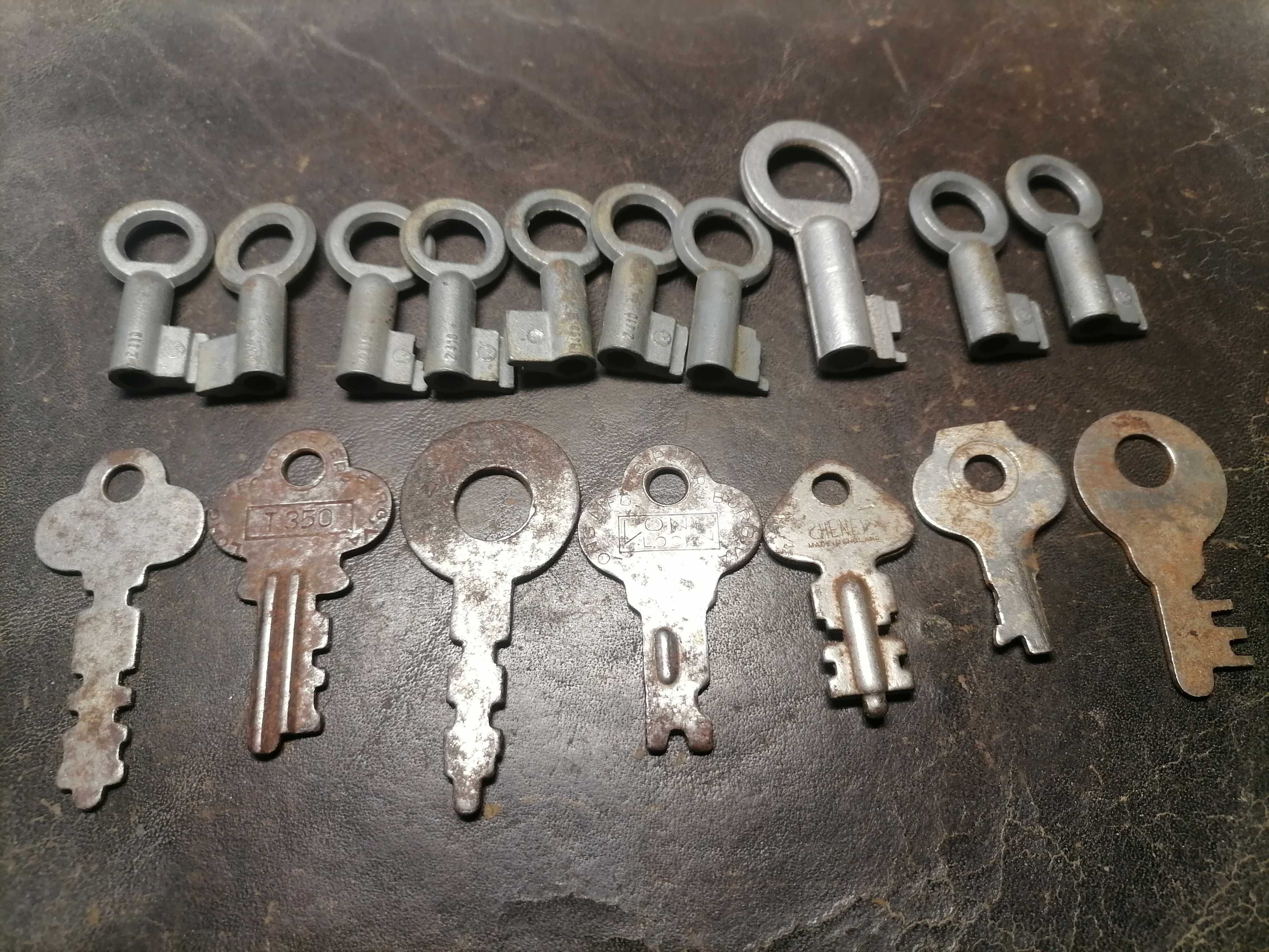 Ключі колекційні старовинні.