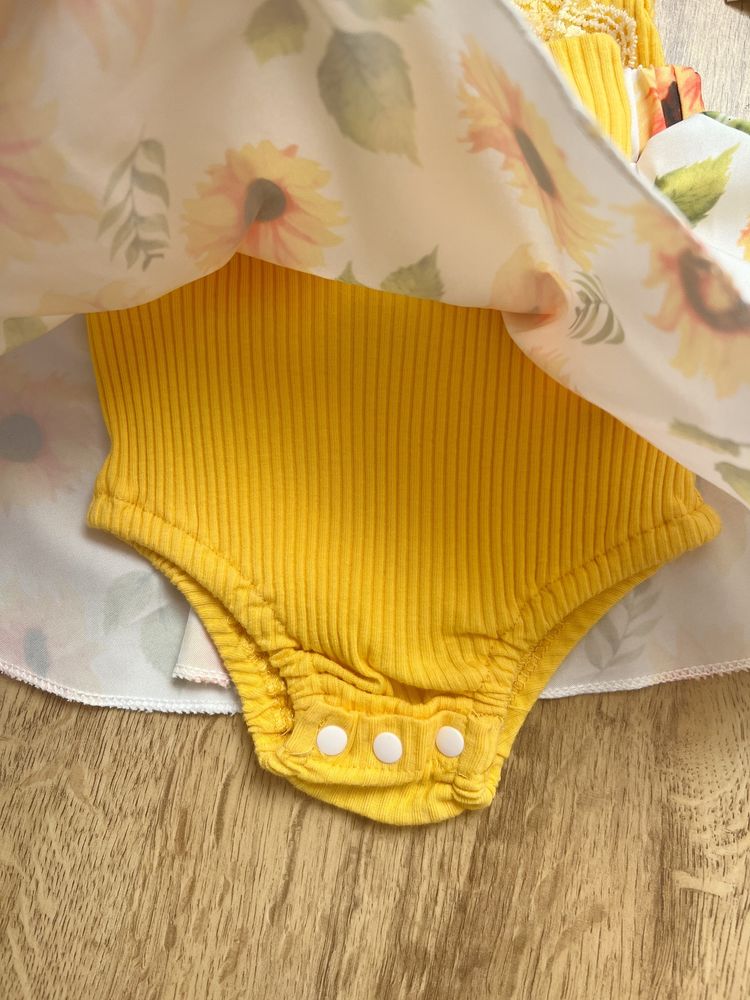 Body z spódniczką i opaska w słoneczniki 3-6 m