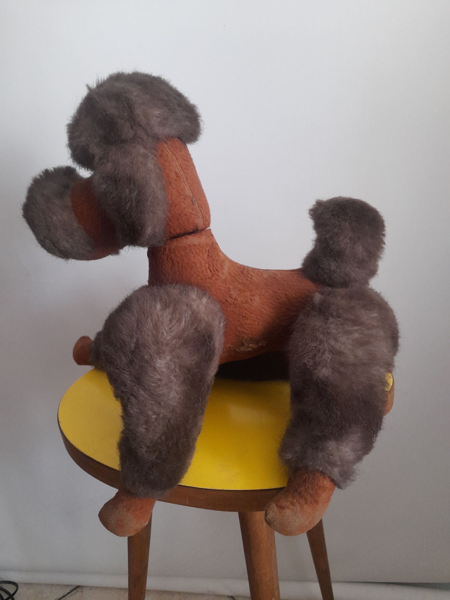 Cão "poodle" de peluche vintage