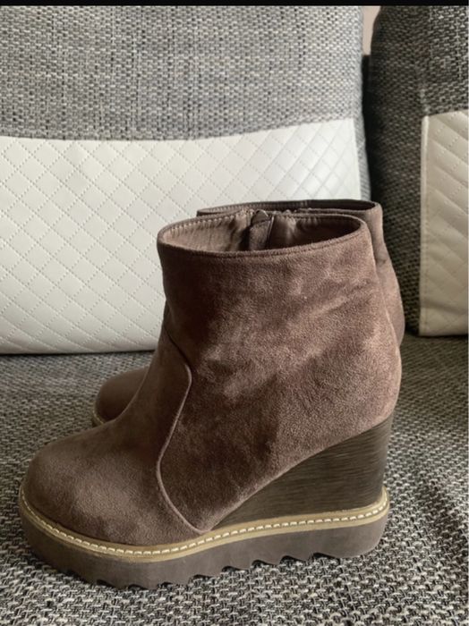 Botki Na koturnie Monnari  Nowe rozm. 39