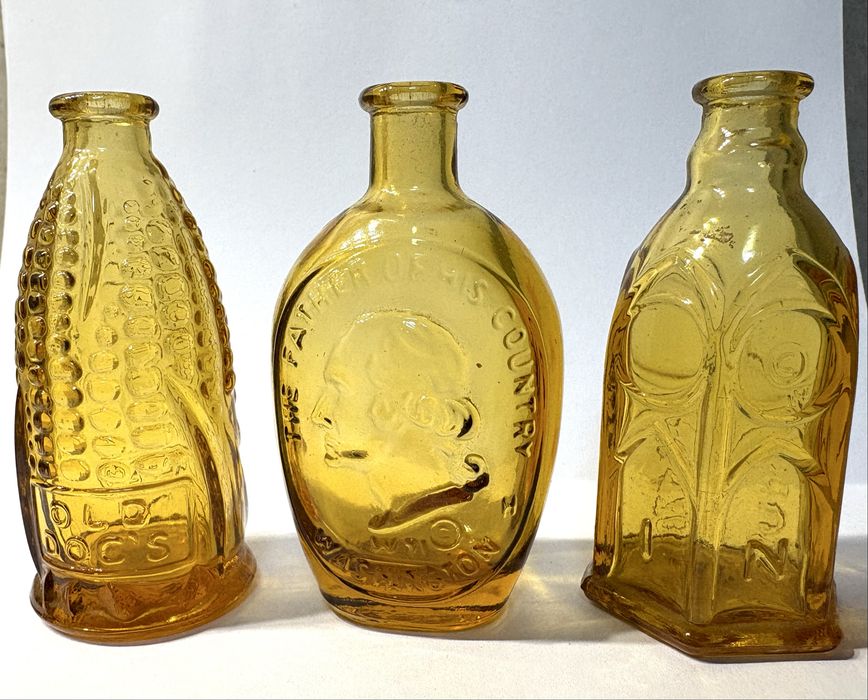 Conjunto de 3 frascos miniaturas Wheaton NJ em vidro âmbar