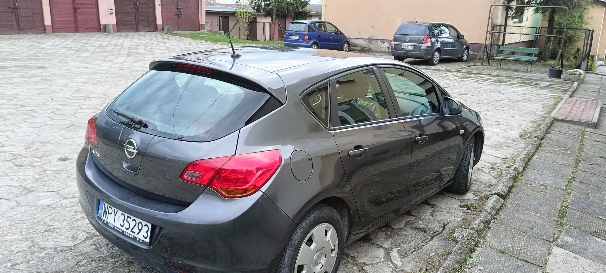 Opel Astra J  2010r 1.6 benzyna