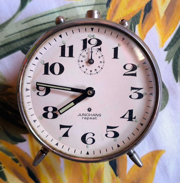 Nakręcany budzik Junghans Repeat, w pełni sprawny.