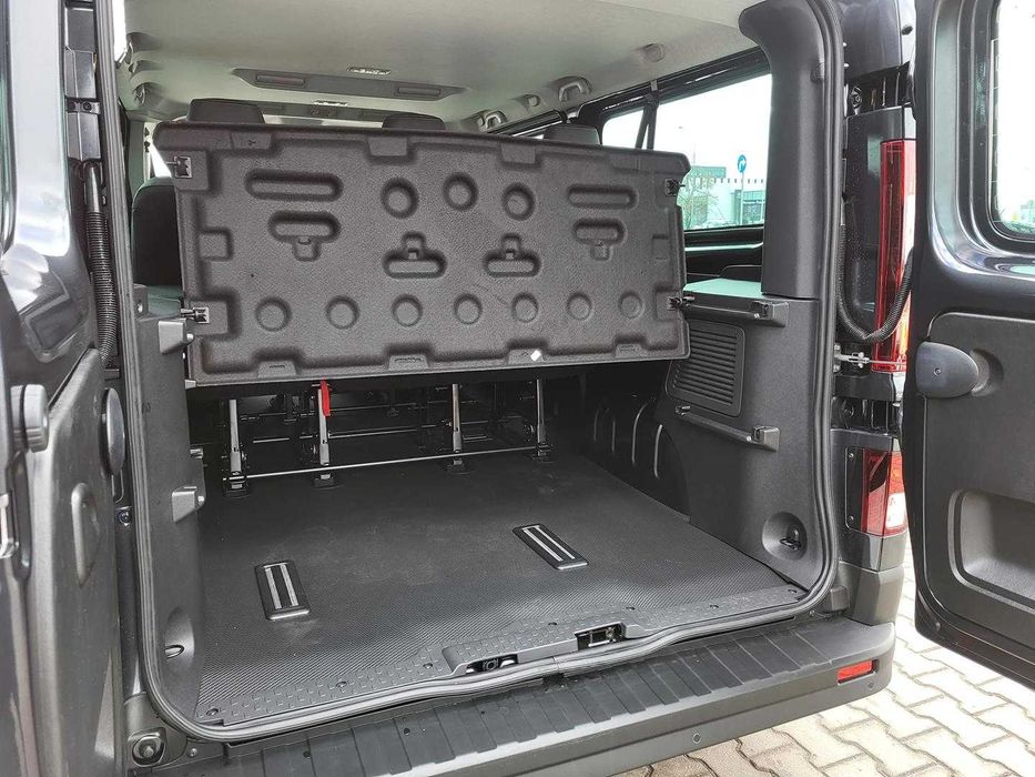 Wynajem busa 9 osobowego/wypożyczalnia busów 9 osobowych Door to door