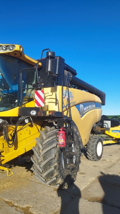 Kombajn zbożowy New Holland CX5080