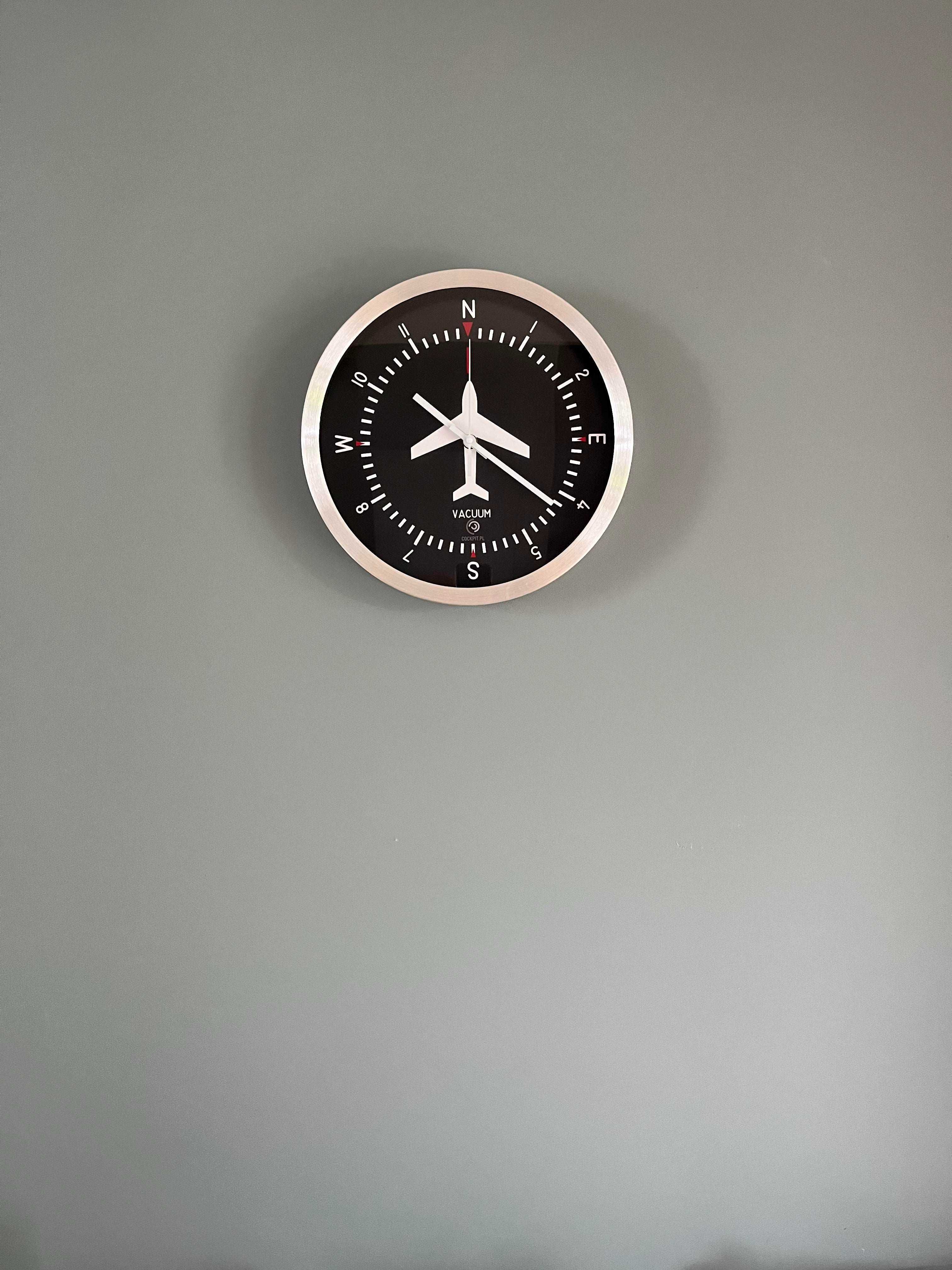 Zegar ścienny COMPASS  – Kierunek dobrego stylu