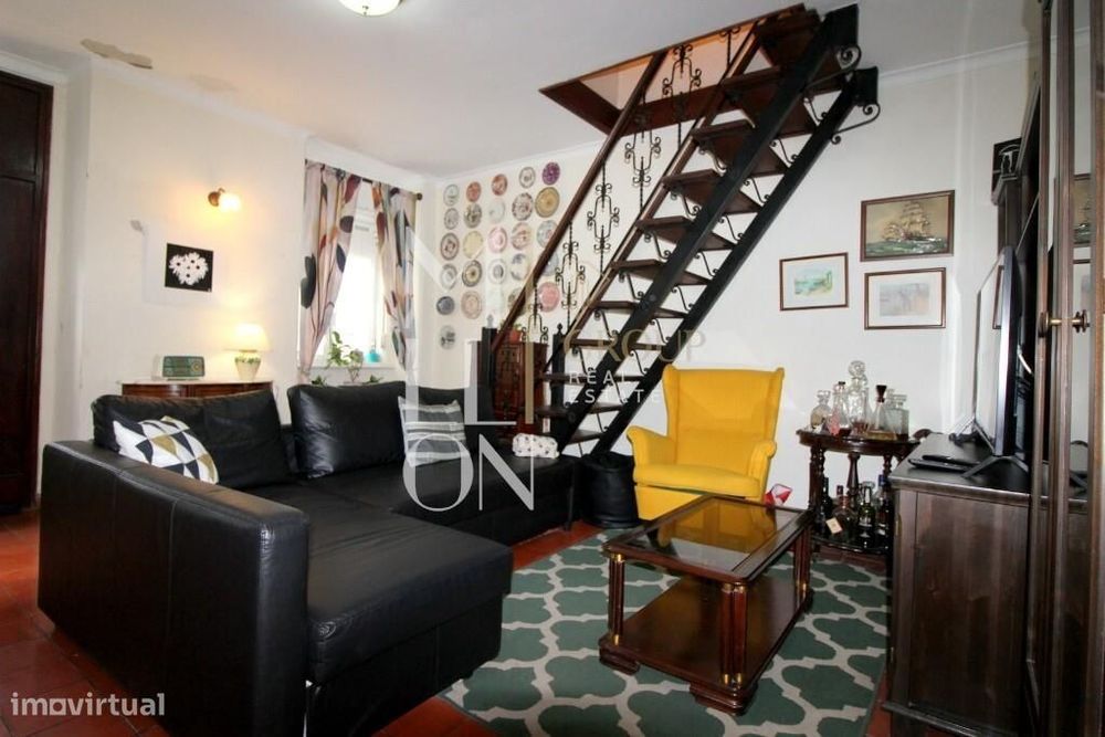 Oportunidade na zona histórica de Oeiras  Moradia tradicional  T2 com