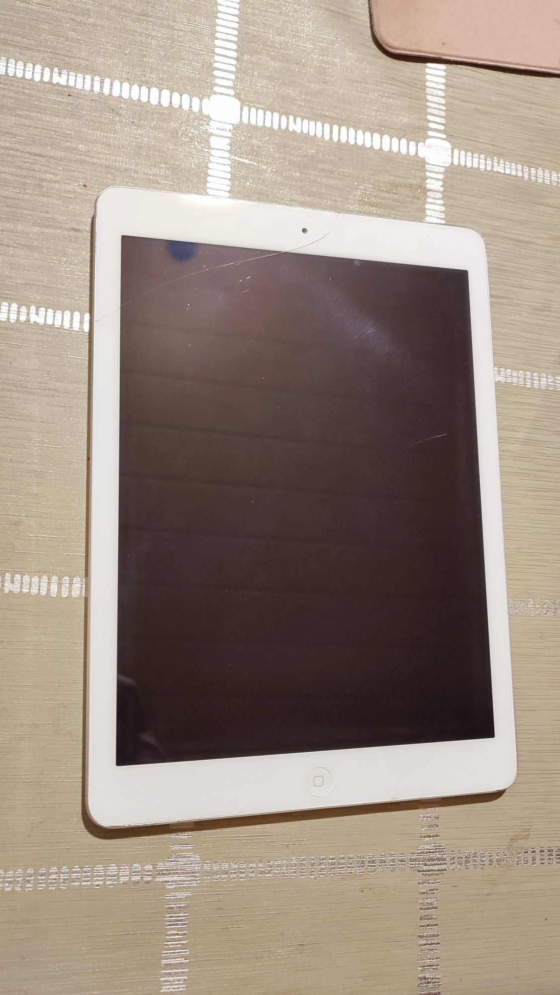 Apple iPad AIR 9,7" A1474 16GB