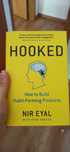 Livro hooked, how to build habit forming products