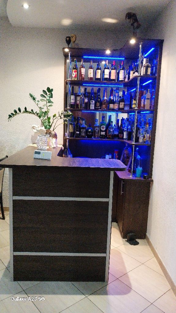 Barek do salonu .
