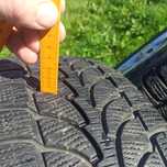 Opony zimowe  16 215/65 Bridgestone Blizzak bieżnik 5-6 mm