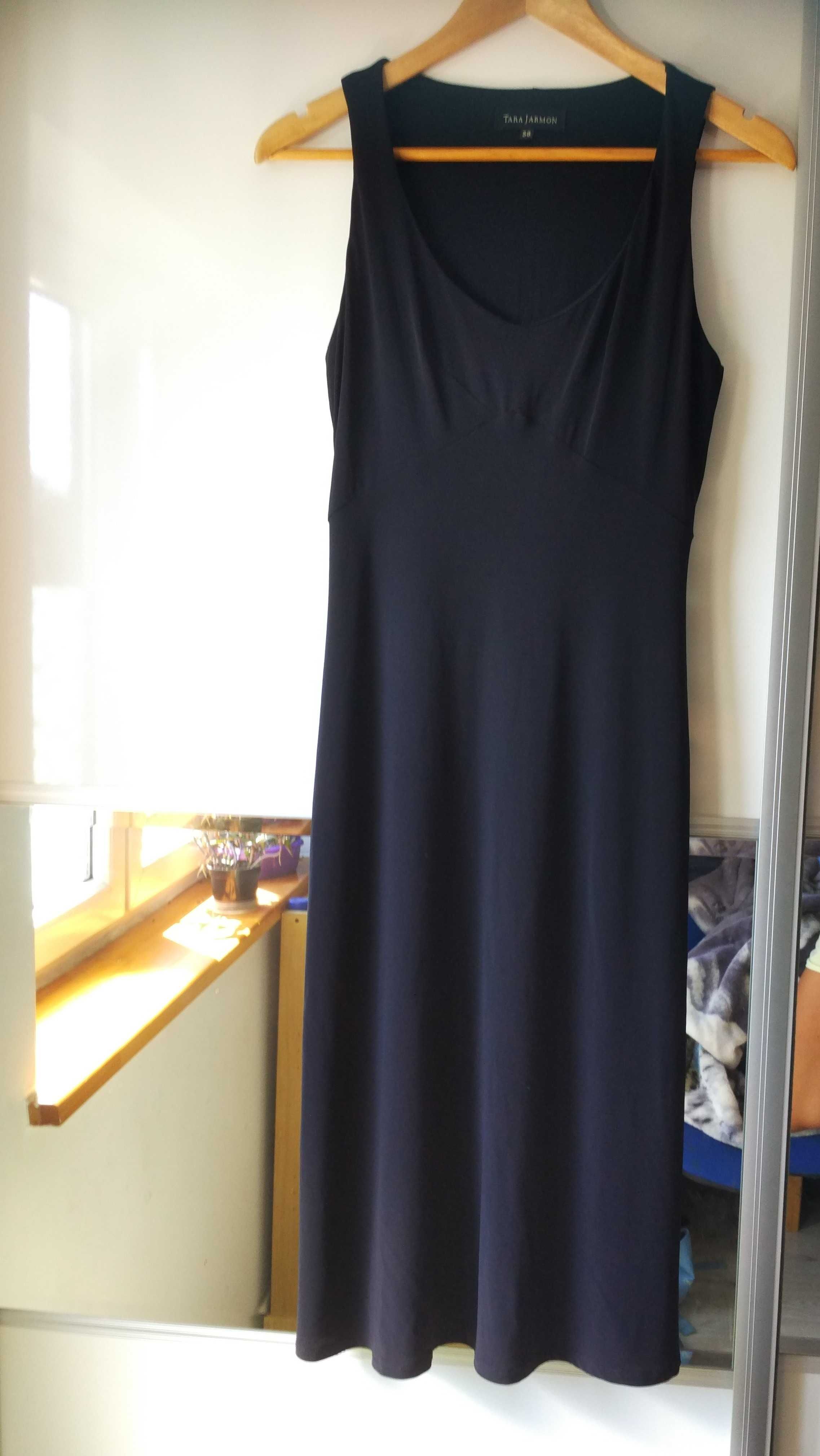 Profilowana elegancka czarna sukienka z podszewką za kolano r 38