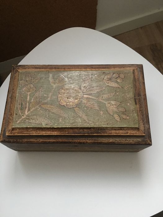 Guarda joias de madeira