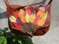 Artystyczna torebka skórzana z tulipanami. Handmade