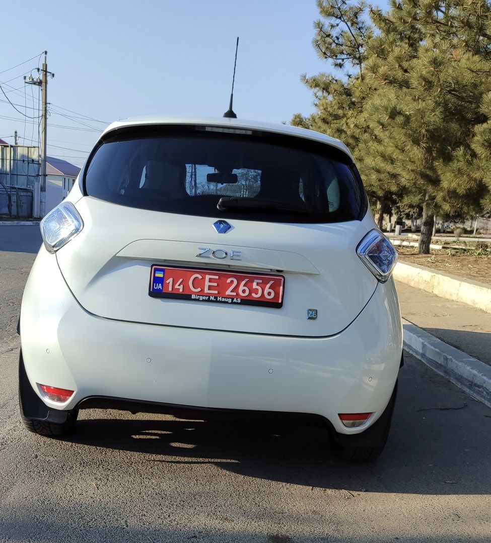 Renault Zoe отличного состояния.