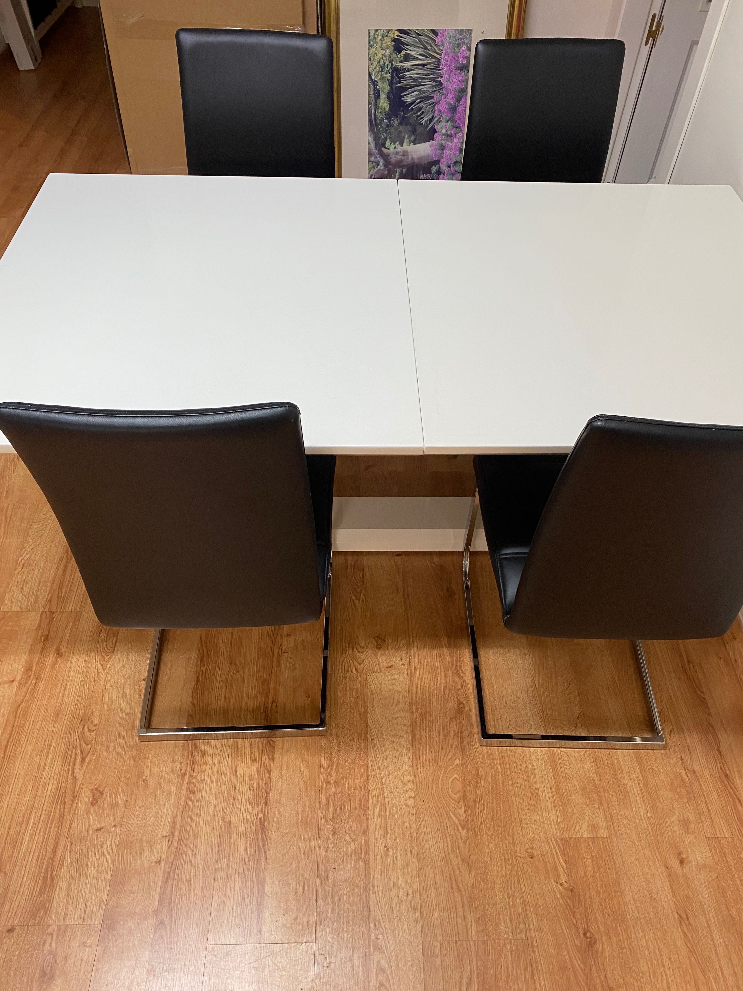 Mesa extensível até 8 lugares