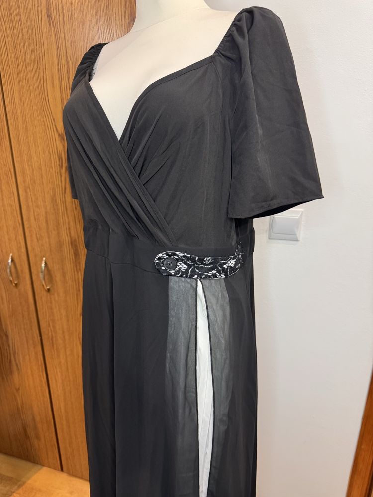 Czarna dluga sukienka plus size z krótkim rękawem
