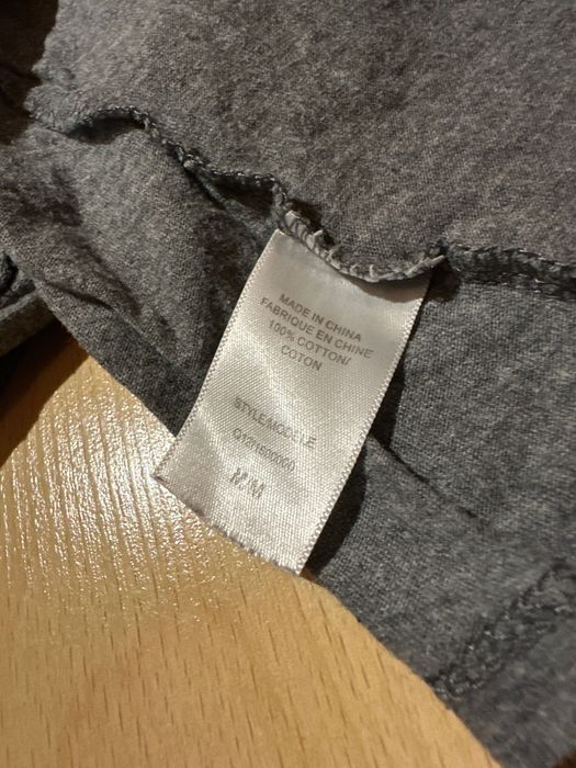 Guess bawełniana damska bluzka tshirt szary napis kryształki