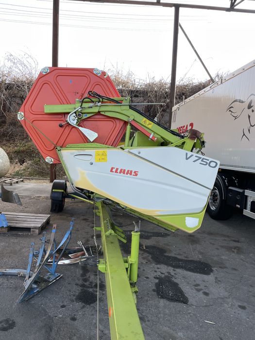 Комбайн CLAAS LEXION 670 2011 Vario750